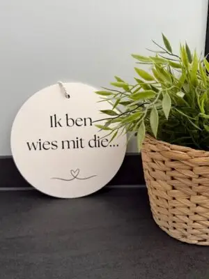 Tekstbord rond: Ik ben wies met die